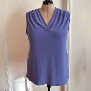 Anne Klein V neck lilac sleeveless blouse 2X.